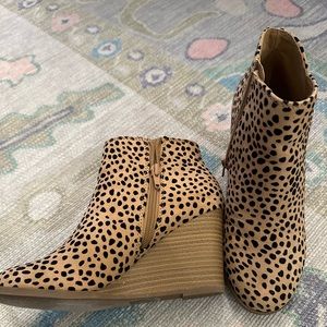 Soda animal print booties size 7.5 vguc